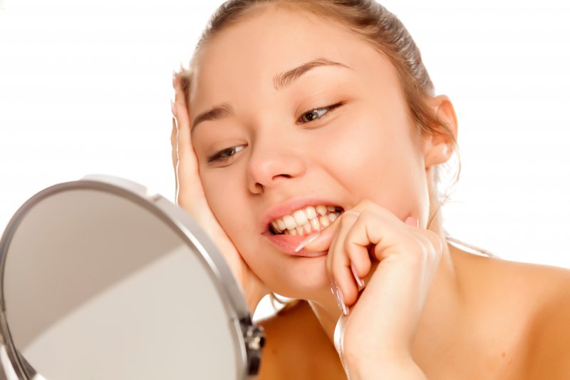 woman checking her dental flaws in La Plata