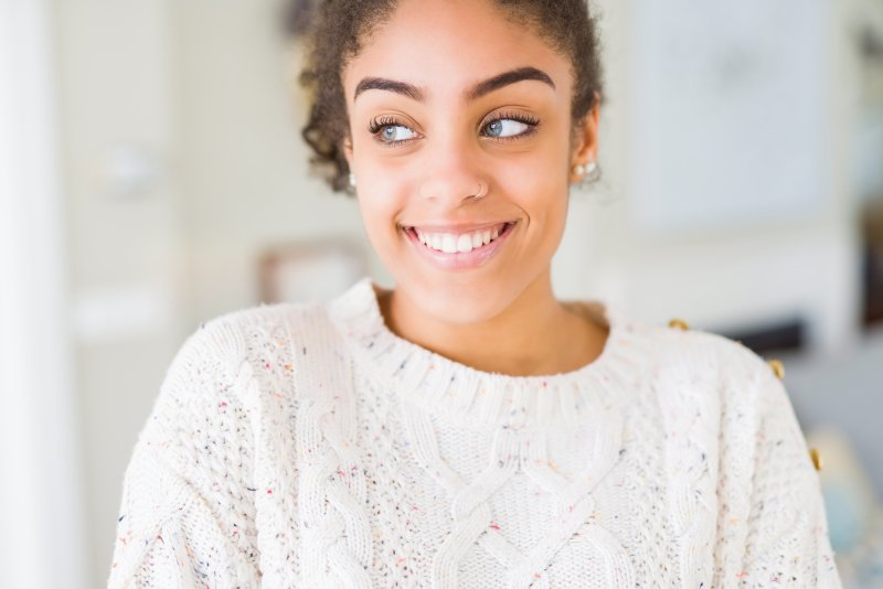 a woman smiling after undergoing cosmetic dentistry in La Plata